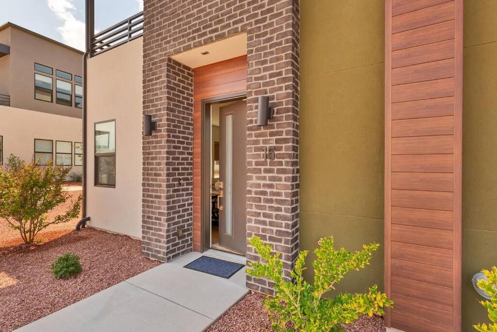 Villa #15 Pet Friendly! Year Round Heated Pool & Hot Tub! Upper Patios! St. George Bagian luar foto