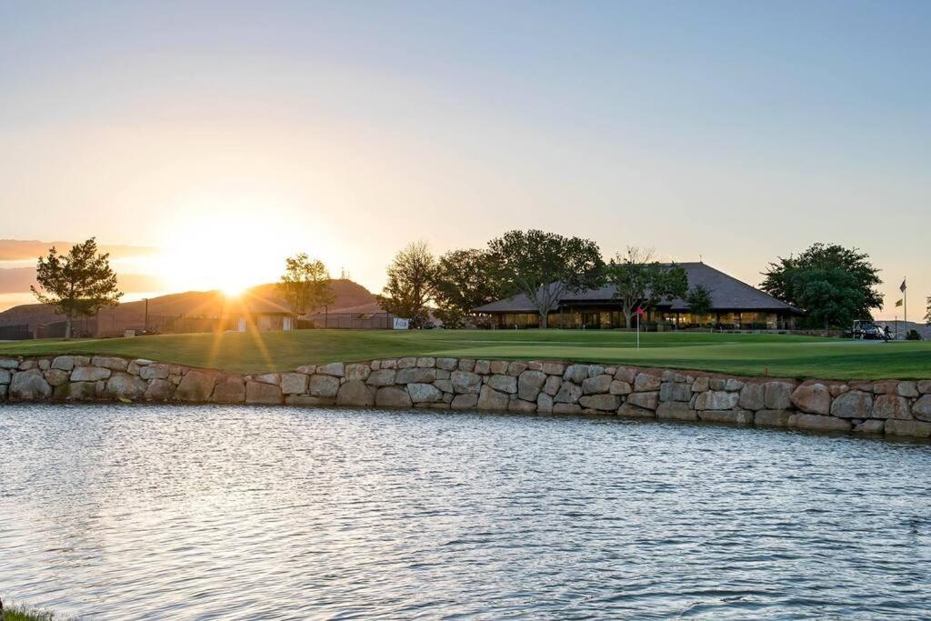 Villa #15 Pet Friendly! Year Round Heated Pool & Hot Tub! Upper Patios! St. George Bagian luar foto